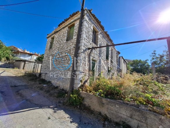 Πωλείται πέτρινο αρχοντικό στο Αρχοντοχώρι Ξηρομέρου