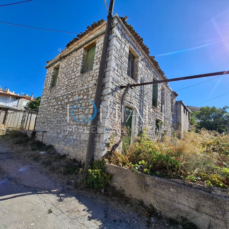 Πωλείται πέτρινο αρχοντικό στο Αρχοντοχώρι Ξηρομέρου